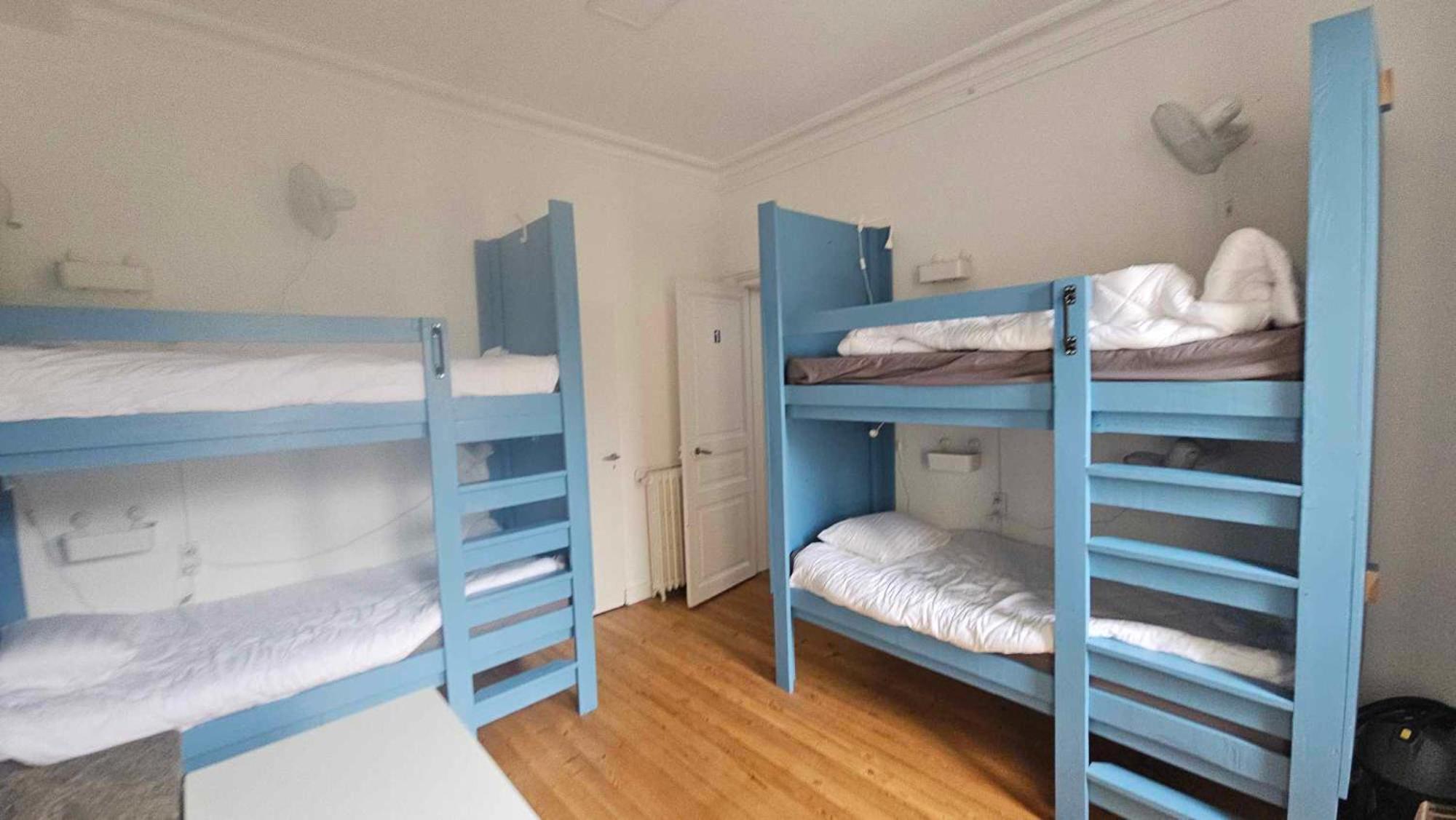 Bed In 6-Bed Mixed Dormitory Le Jardin Cafe Bordeaux Exteriér fotografie