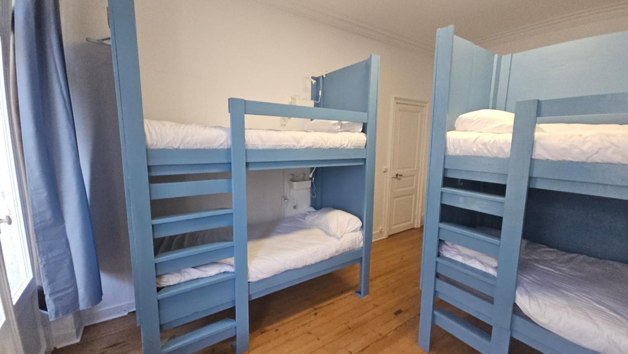 Bed In 6-Bed Mixed Dormitory Le Jardin Cafe Bordeaux Exteriér fotografie