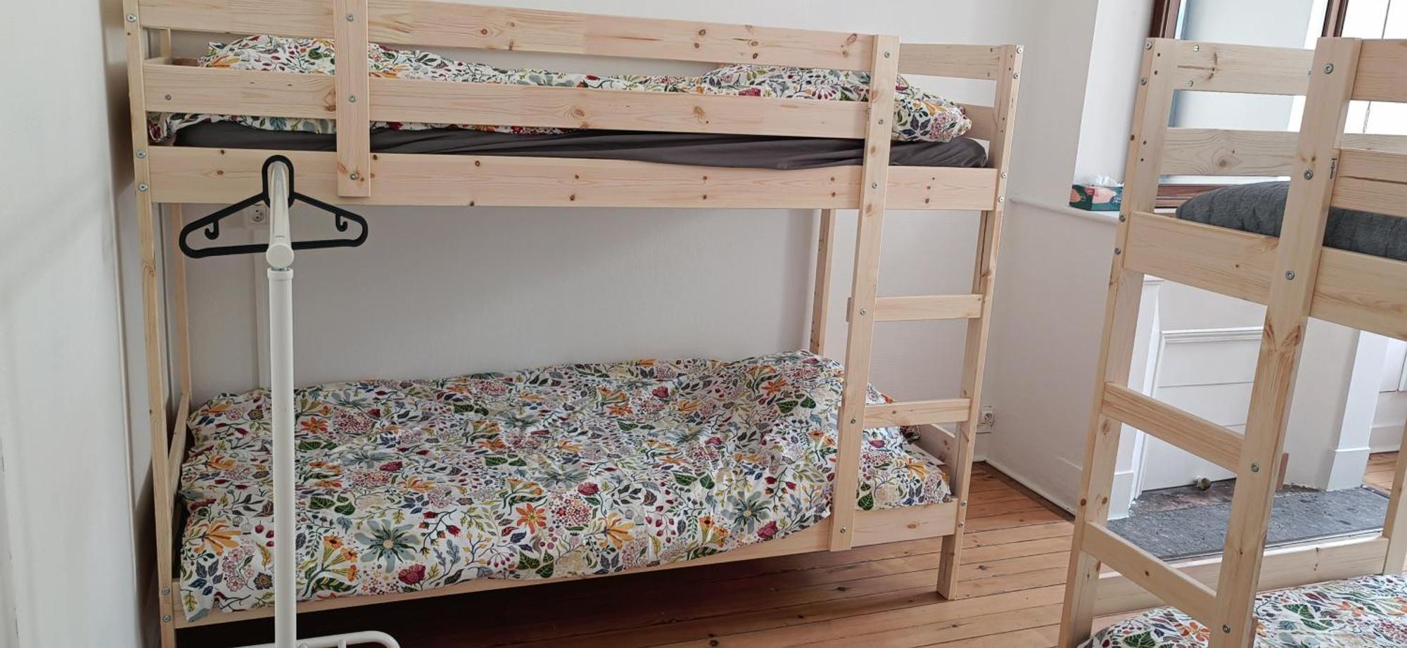 Bed In 6-Bed Mixed Dormitory Le Jardin Cafe Bordeaux Exteriér fotografie