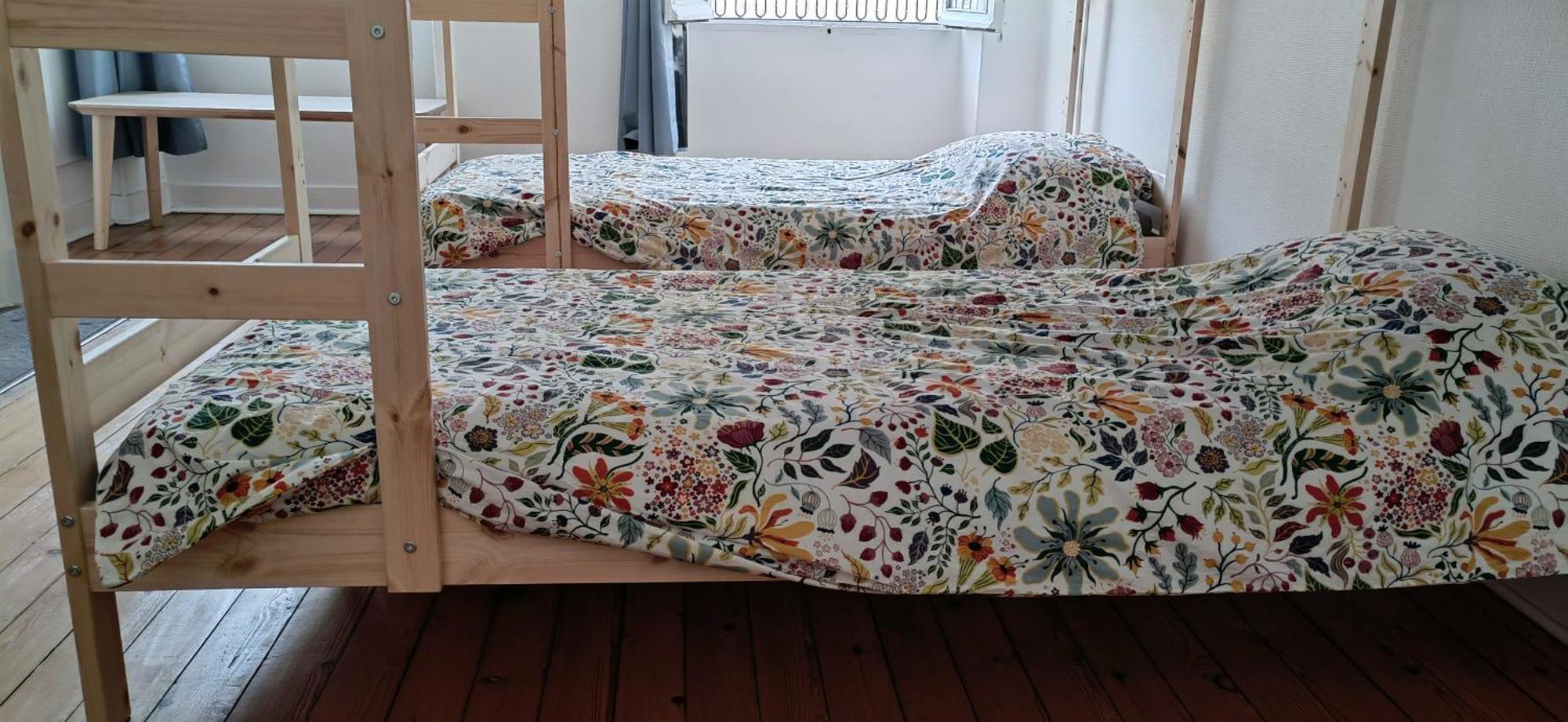 Bed In 6-Bed Mixed Dormitory Le Jardin Cafe Bordeaux Exteriér fotografie